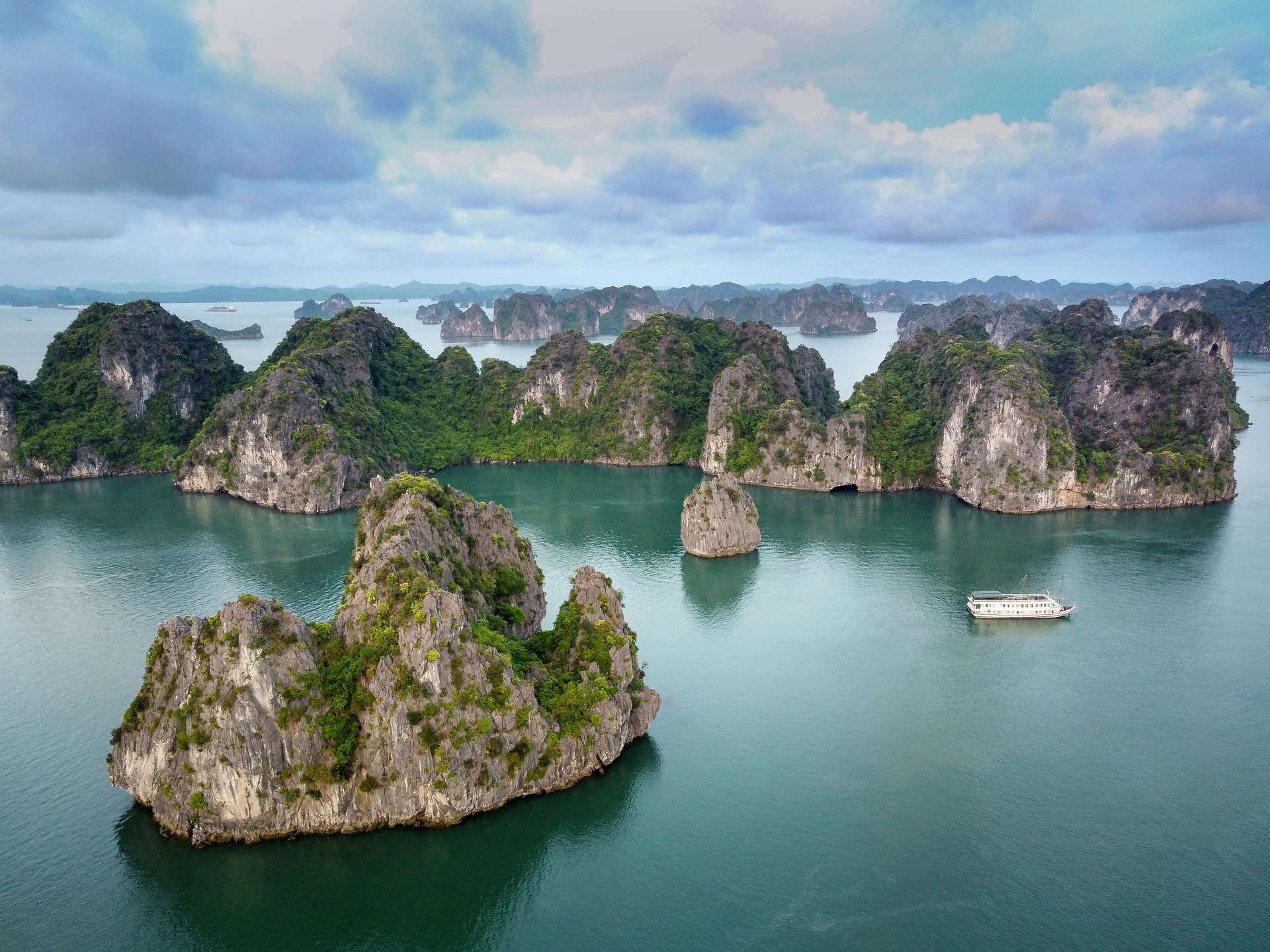 /images/ourDestinations/vietnam-two1.jpg