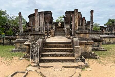 Kandy cultural tour Sri Lanka — Temple of the Tooth and heritage