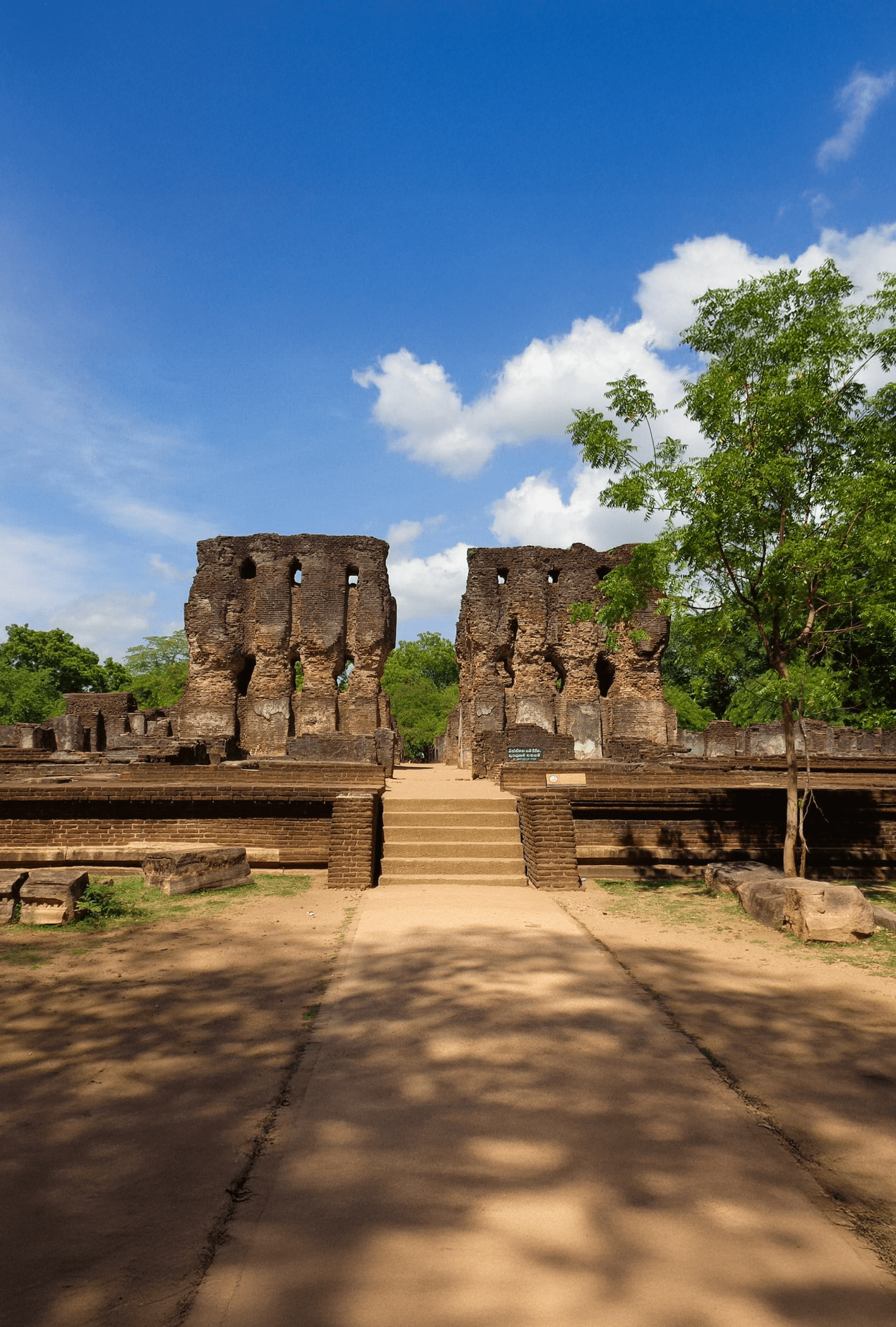 Ancient cities Sri Lanka tour — Polonnaruwa heritage